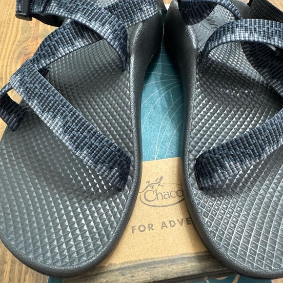 Chaco Dark Gray and Black Strapped Sandals big boys size 6 - Picture 1 of 2